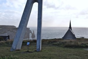 Nungesser-und-Coli-Denkmal, Kapelle Notre-Dame-de-la-Garde und Porte d’Aval