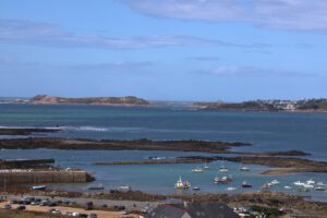 Der Hafen von Locquemeau bei Niedrigwasser