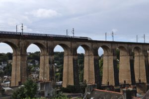 Morlaix - Viaduc de Morlaix mit TGV inOui